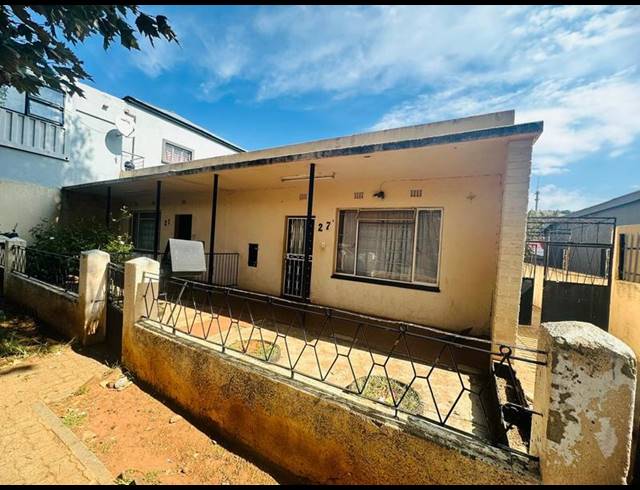 5 BEDROOM HOUSE FOR SALE IN BEZUIDENHOUT VALLEY